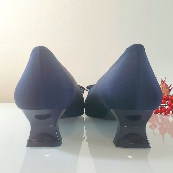 Stuart Weitzman "Little Bow" Navy Crepe Kitten Heel, Sq Toe, Blk Patent … - Picture 3 of 15
